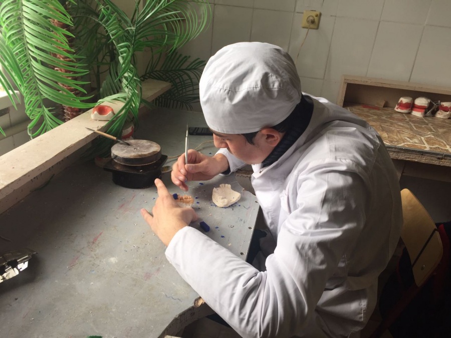 3 ноября 2016 г. в Медицинском колледже ФГБОУ ВО ДГМУ Минздрава России состоялся отборочный этап международного конкурса «Шаг вперед» среди студентов специальности «Стоматология ортопедическая».