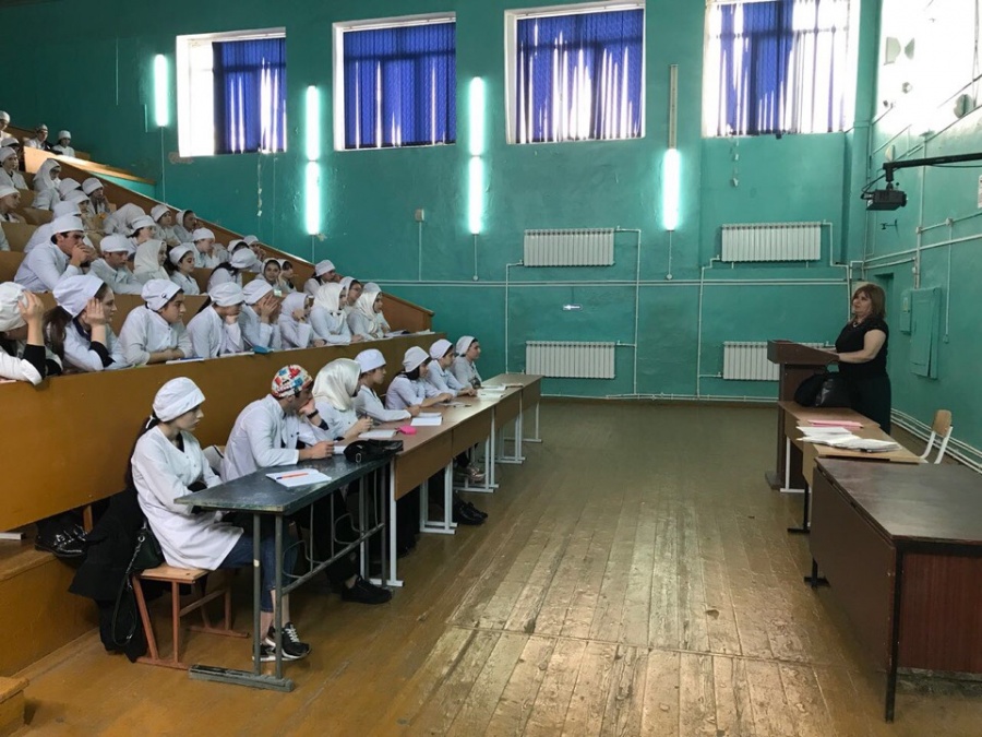 Встреча с проректором по воспитательной части Эльмирой Гаджибалаевной