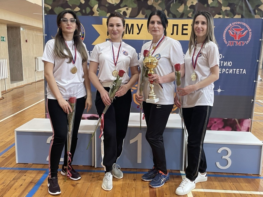 Ежегодный турнир по бадминтону и дартс