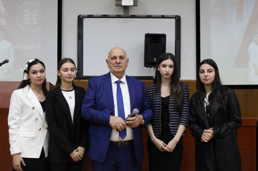 29.10.2022 года в стенах биологического корпуса Дагестанского государственного медицинского университета прошло мероприятие:«Посвящение в студенты первокурсников»,