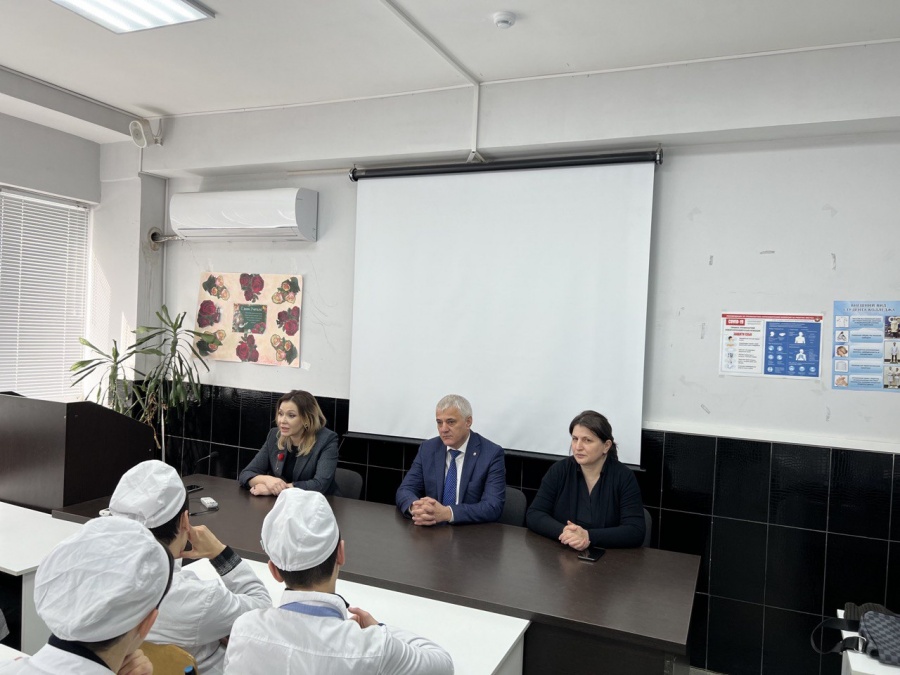 Встреча студентов с оперуполномоченным УФСКН РФ по РД Сейфутдиновой Надеждой Викторовной.