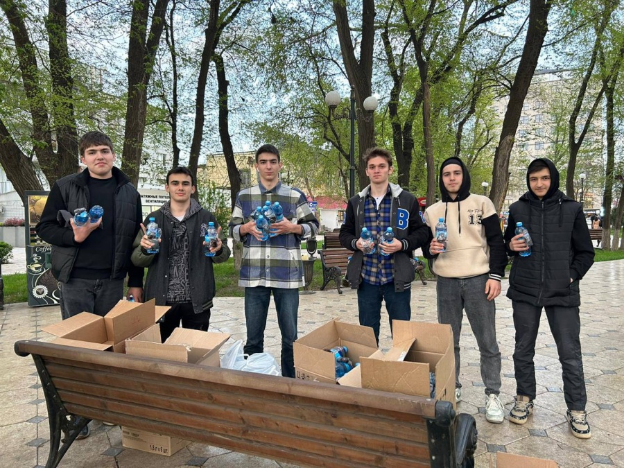 Акция по раздаче фиников и воды