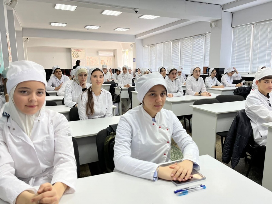 Кураторский час на тему: «Мир, добро и медицина»