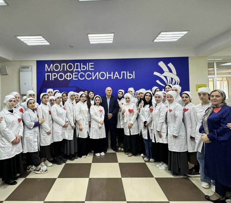 Студенты медицинского колледжа ДГМУ почтили память минутой  молчания, погибших при теракте в Крокус Сити Холле.