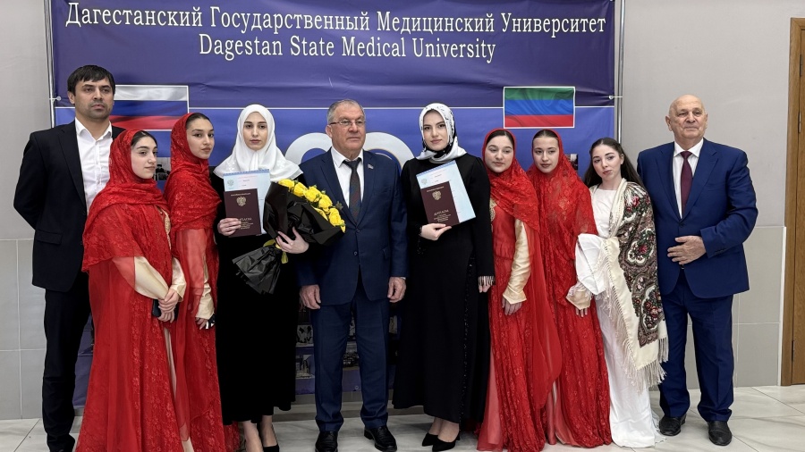 В Медицинском колледже ДГМУ вручили дипломы выпускникам специальности «Акушерское дело»
