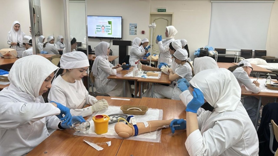 Практика студентов в Научно-образовательном инновационном центре ДГМУ