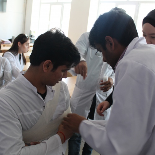 Очередное занятие с иностранными студентами ДГМУ