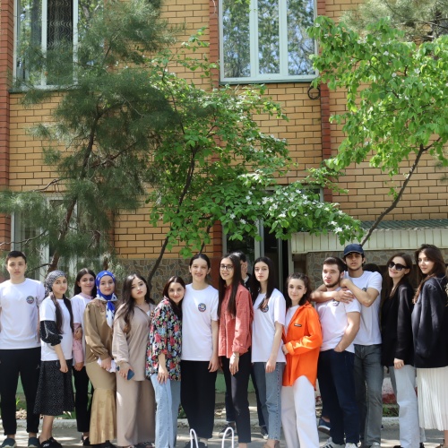 Волонтеры медицинского  колледжа ДГМУ  посетили  Республиканский  центр для детей и подростков с ограниченными возможностями.