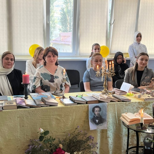 30 сентября в Медицинском колледже ДГМУ был проведен открытый урок Гигили Абдулжаватовной на тему «Жизнь и творчество А.С. Пушкина».