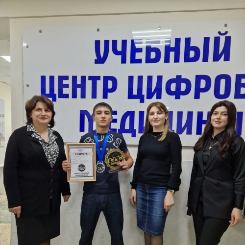 Аббасов Мехидин В категории 16-17 лет  В турнире по грэпплингу